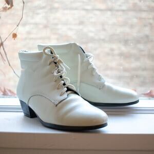 Vintage White Leather Booties Size 7